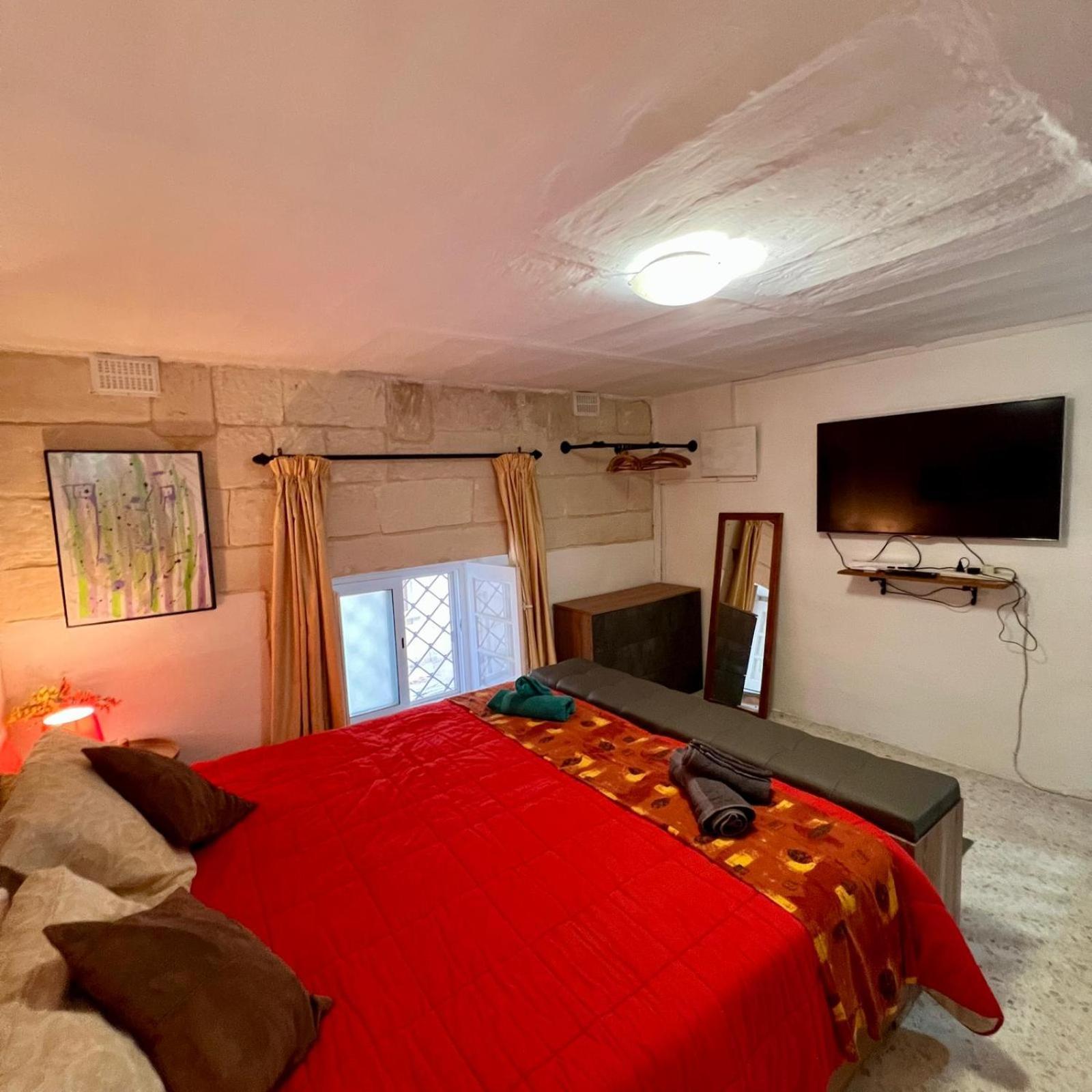 Séjour chez l'habitant Ensuite With Private Kitchen In A Typical Maltese Townhouse Sliema