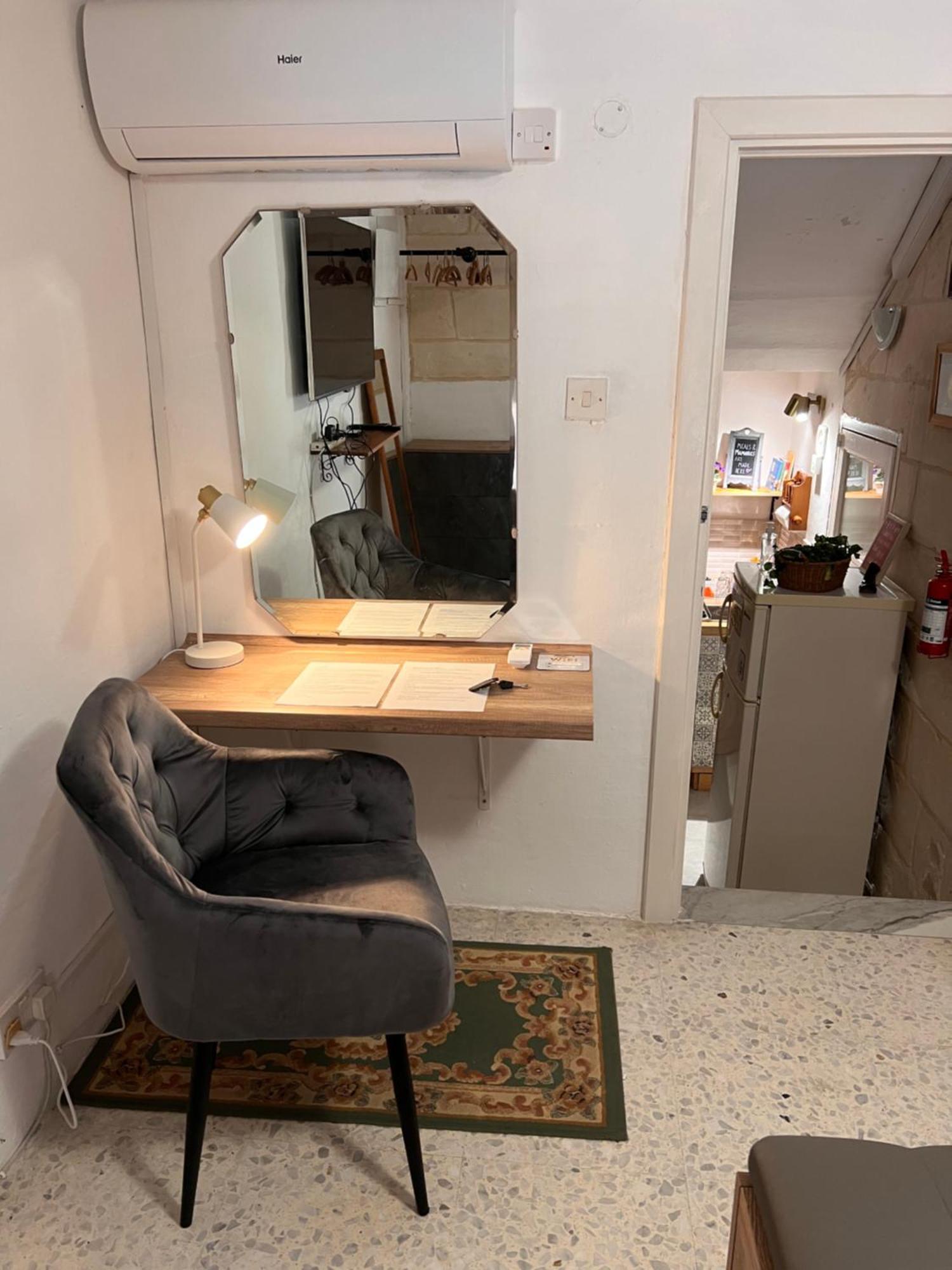 Ensuite With Private Kitchen In A Typical Maltese Townhouse Privatunterkunft Sliema